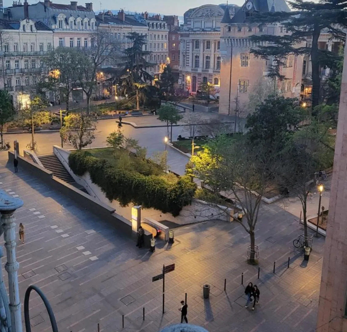 Appartement Coeur Capitole 122M2- Clim - Parking - Ascenseur- Metro à Toulouse
